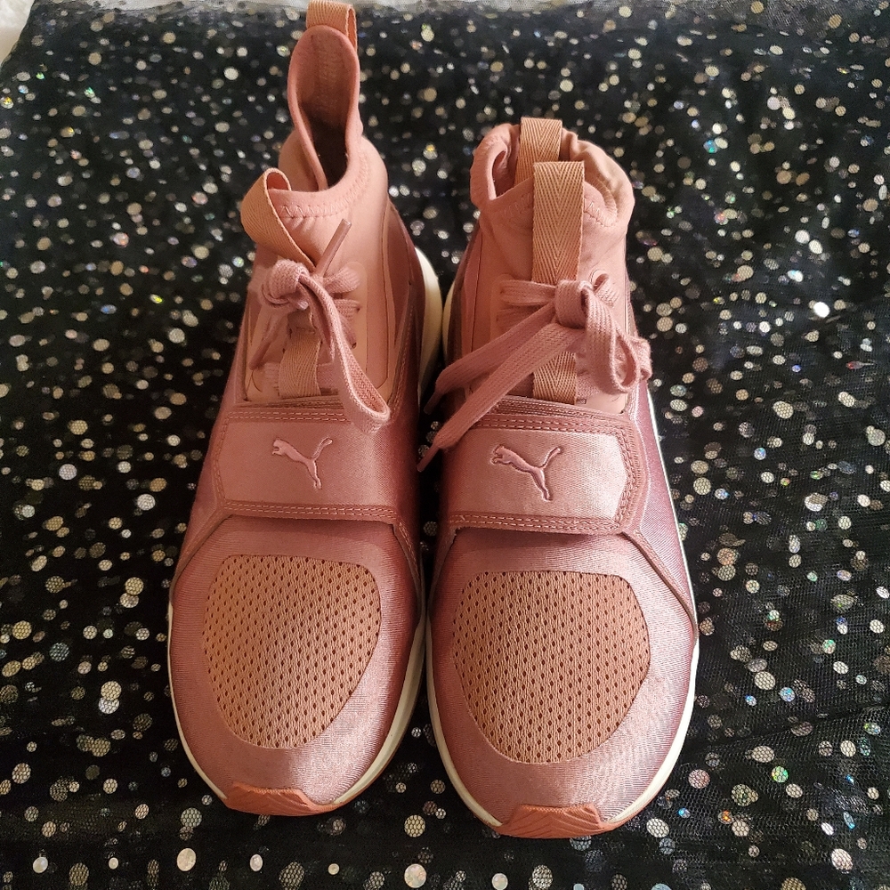 Pink Puma Sneakers                    Free 🎁 with purchase